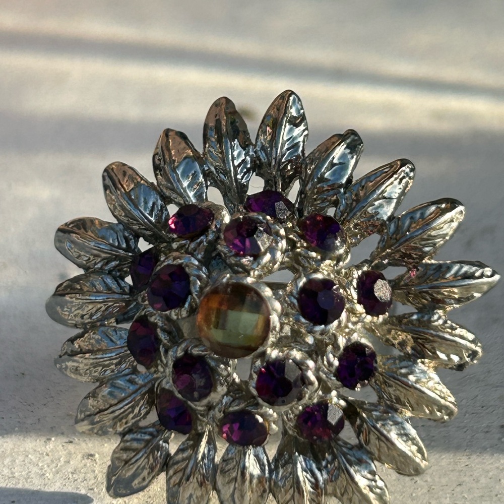 Elegant Silver and Purple Floral Ring